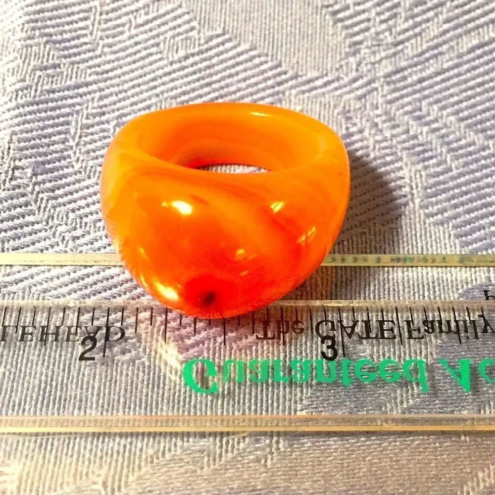 CARNELIAN RING UNISEX Size 11-11 1/2 LIKE NEW GORGEOUS GEMSTONE RING  Preworn
